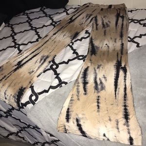 Bellbottom stretch pants